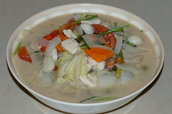 Pattaya Thailandia Video Guida: dtom kha gai with coconut milk and ...