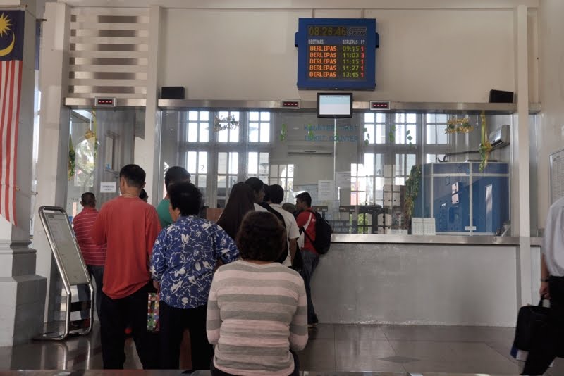 Fairy Tale.....: KTMB and ETS Train - Ipoh~KL Shuttle Train...