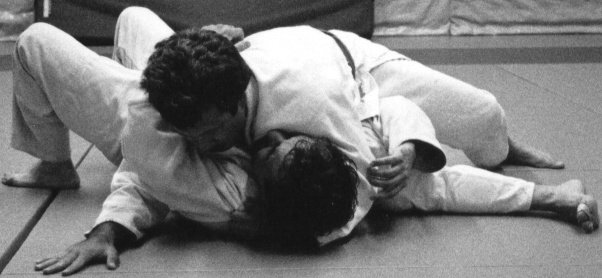 [judo+holding+technique+kesa+gatame+escape.jpg]
