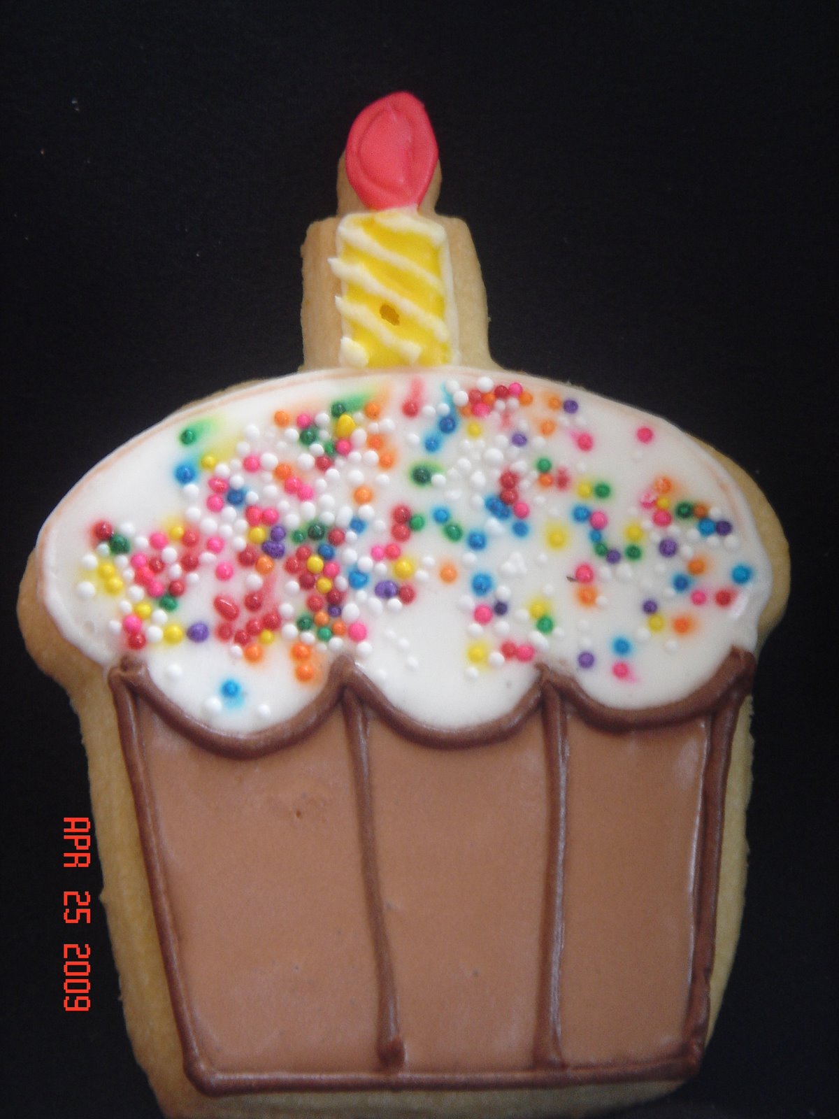 [Cookies+cup+cake-candle.JPG]