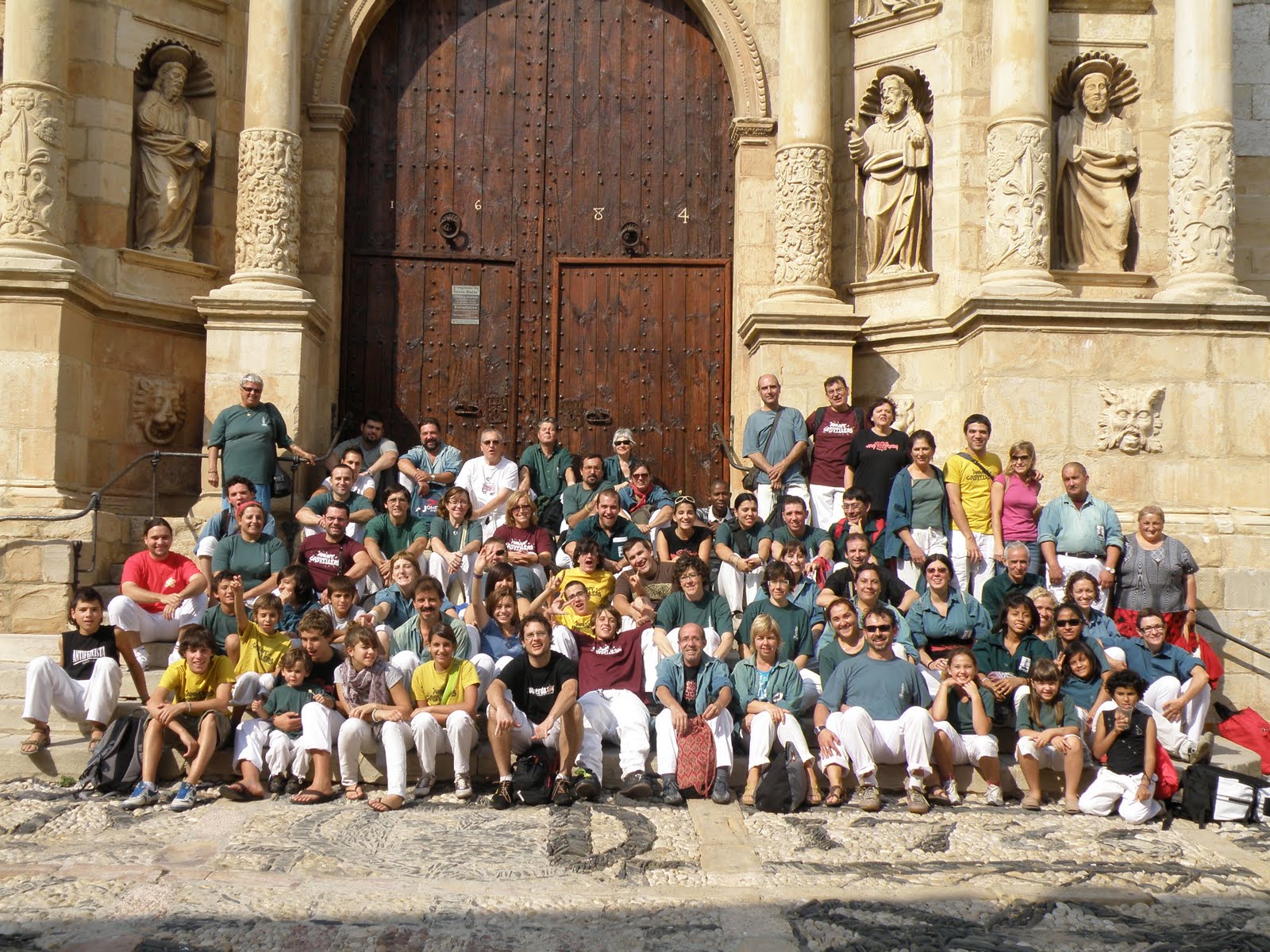 Foto de família a Montblanc.Castellers de Caldes.