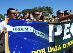 Associações Unidas caminham pelas ruas de Brasília. Protestam pela aprovação da PEC 300