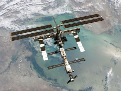 Estación Espacial Internacional (ISS) fotografiada en el 2006 desde el Space Shuttle