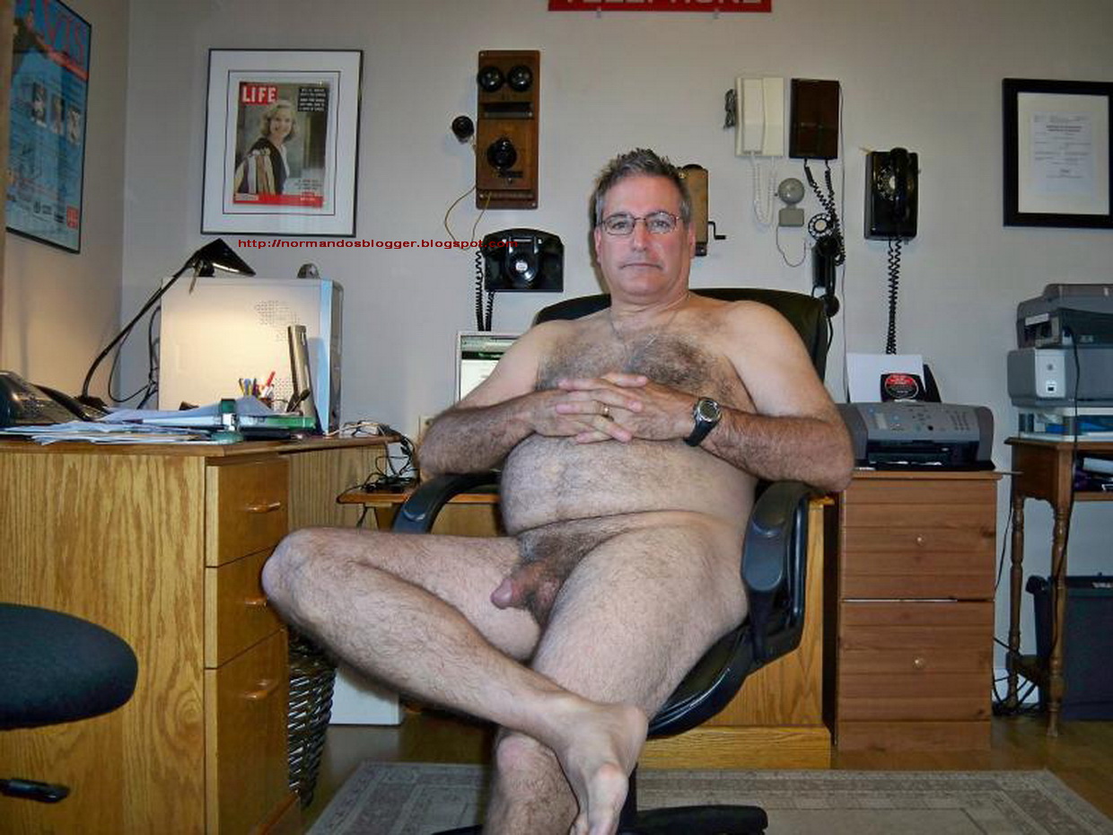 Slideshow hung old men pics.