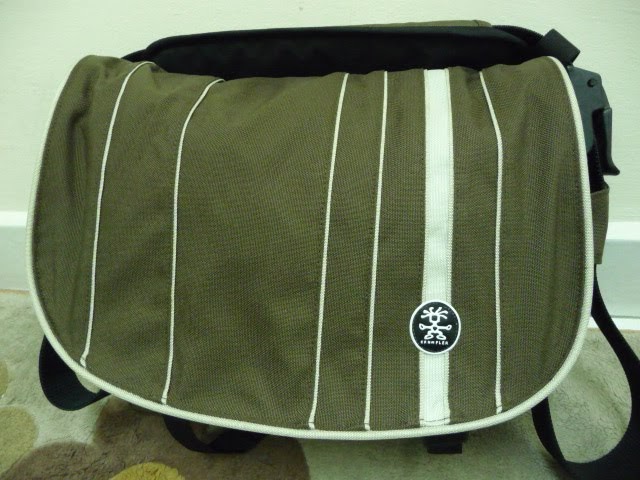 Backpacks Heaven: Crumpler - Cheesy Disco M Messenger Laptop Bag
