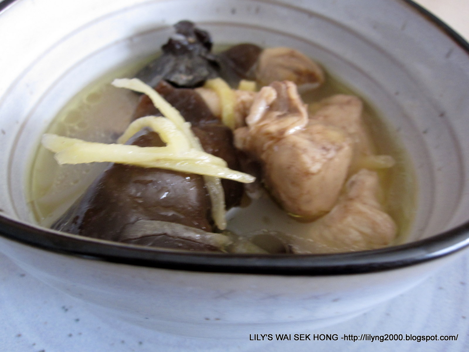 Lily's Wai Sek Hong Chicken And Wood Ear Fungus Wine Soup