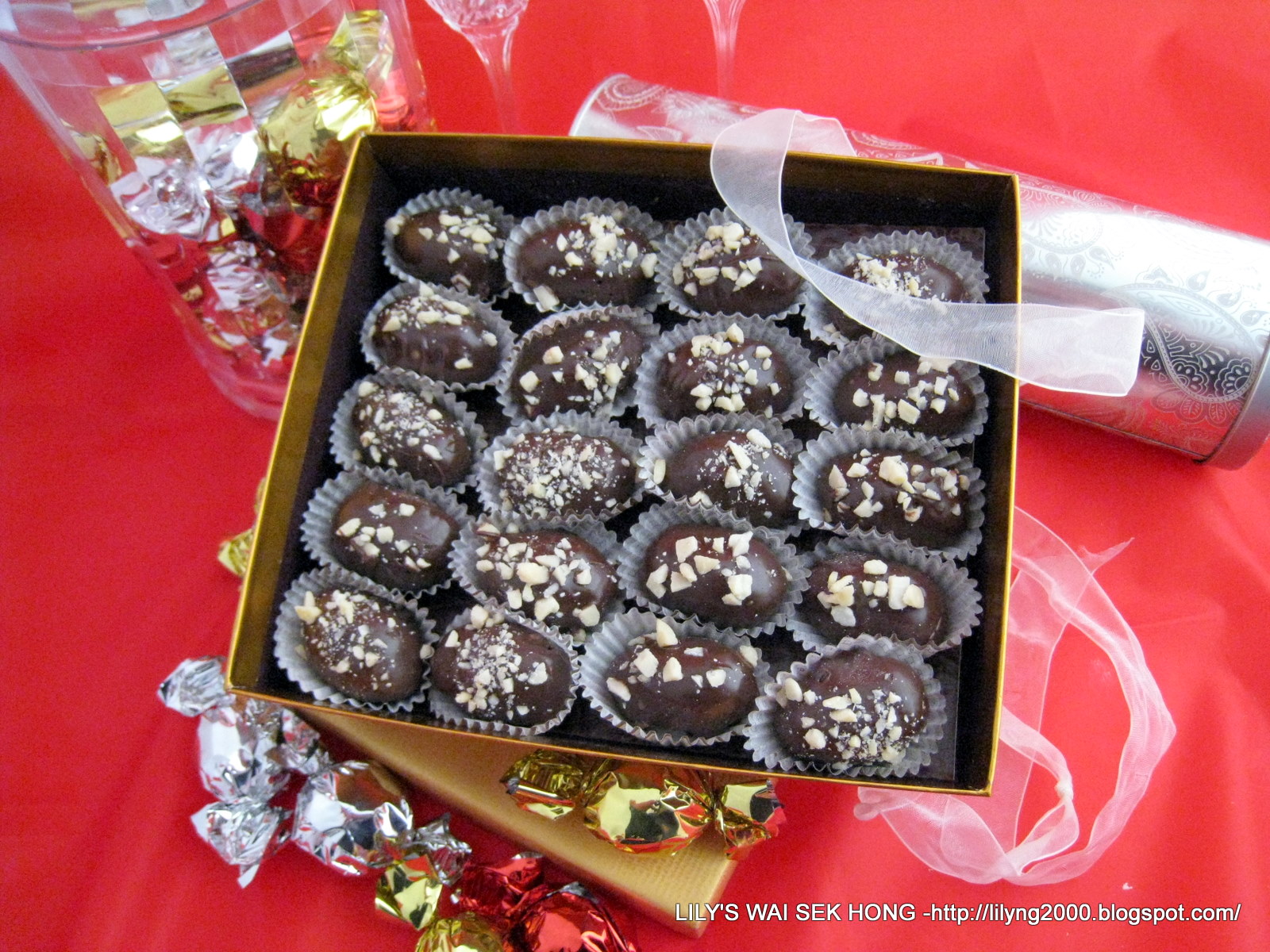 Lily's Wai Sek Hong - Favorites: Almond London Cookies