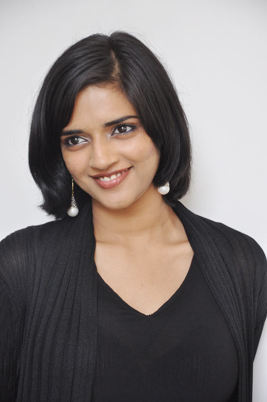 Actress Adhisaya hottest Stills & pics