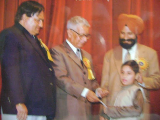 GETTING PRIZE FOR BEST ACTOR IN PLAY