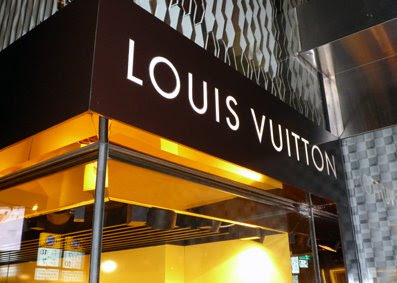 Bagaholicboy Muses #12 – Louis Vuitton Landmark Atrium Central Hong Kong – BAGAHOLICBOY