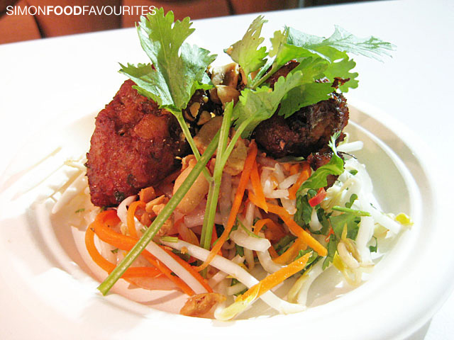 [20100311_8164-Taste-of-Sydney-2010_Longrain-Fish-cakes-with-sweet-chilli-lime-coriander-and-bean-sprouts-$10.jpg]