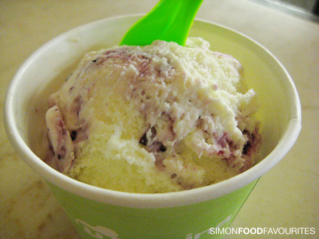 [20090925_9655-Messina_Yoghurt-and-berry-gelato-$3.90-1-scoop.jpg]