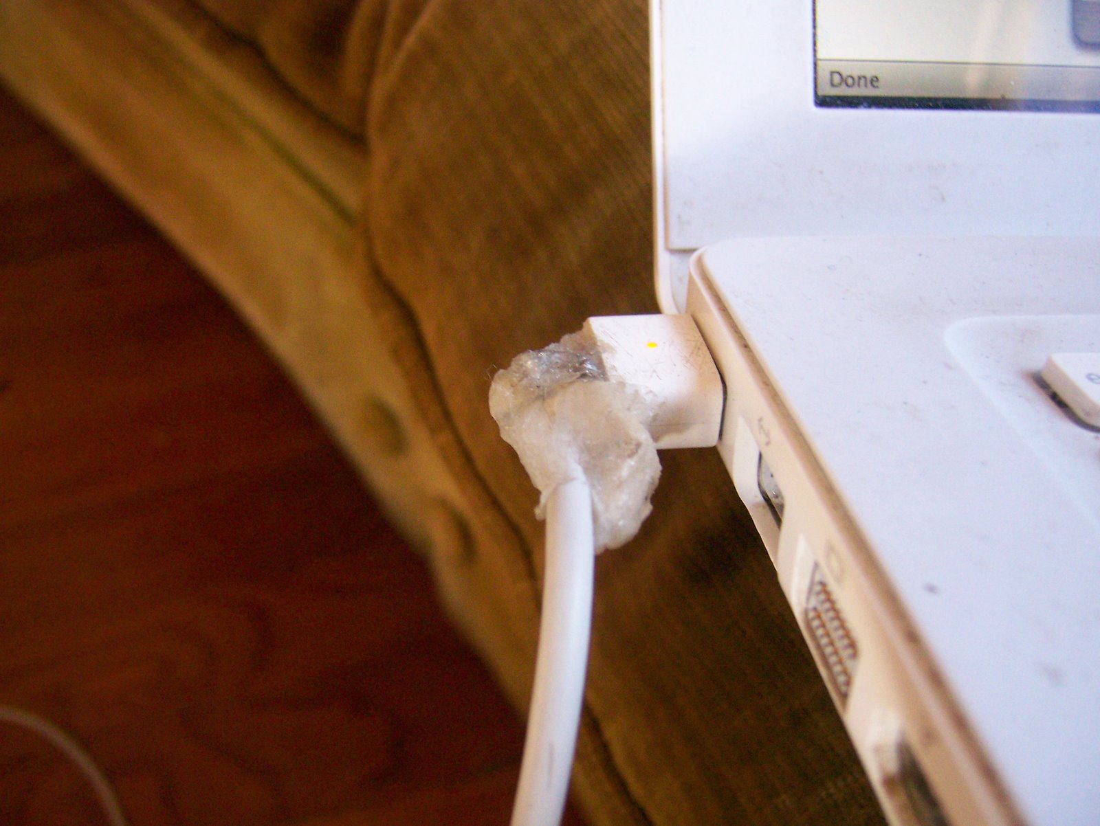 [laptopchargermagnet.JPG]