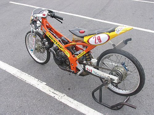 Tha tha: Motor Drag Race