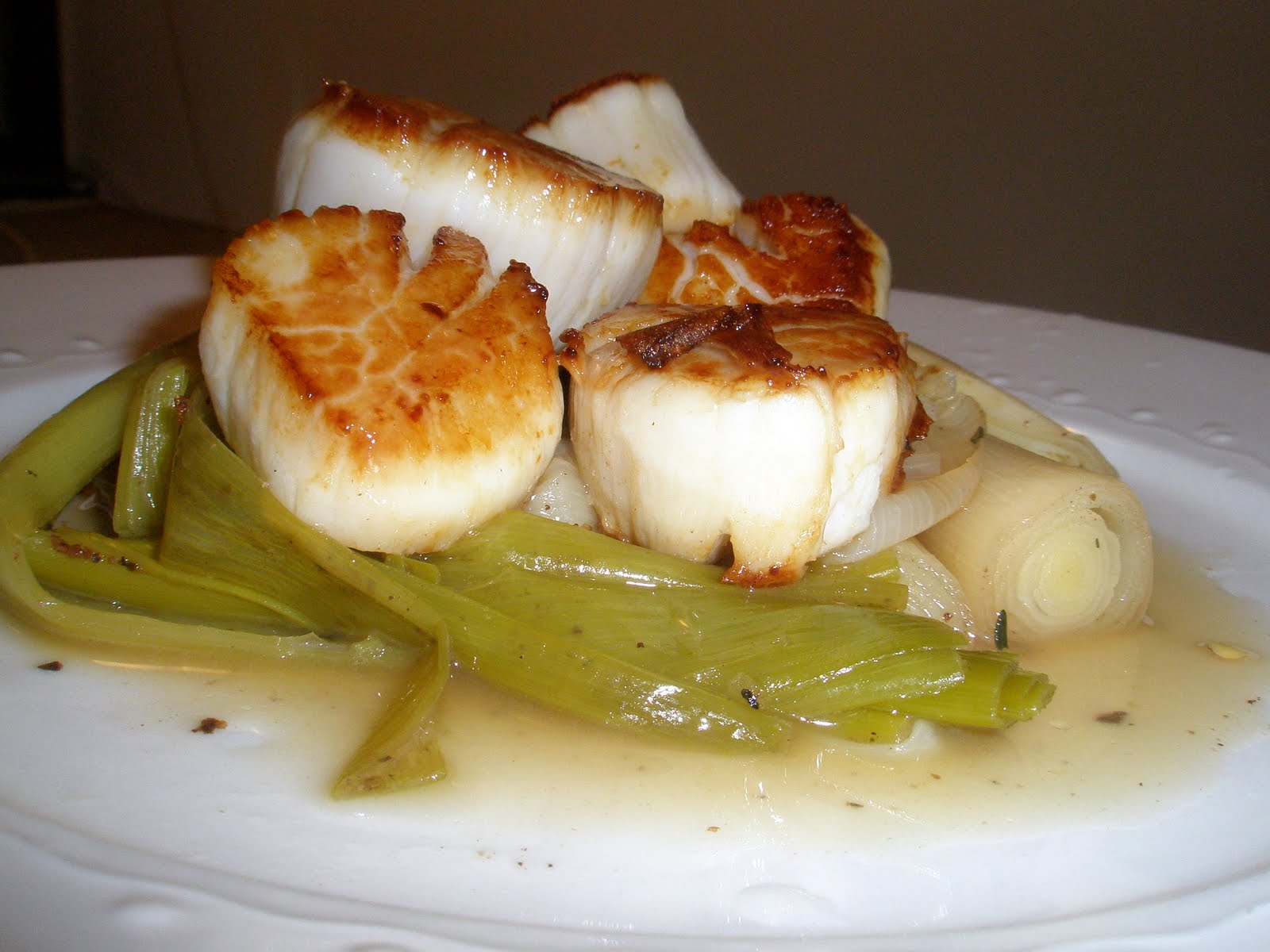 Seared Scallops over Braised Leeks Culinary Studio
