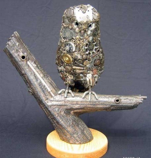 [sculpture-made-of-bits-and-pieces-5.jpg]