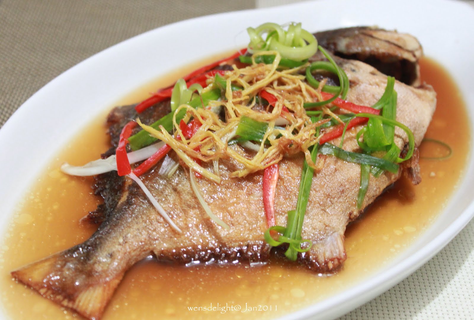 Wen's Delight Crispy Golden Pomfret with Sauce