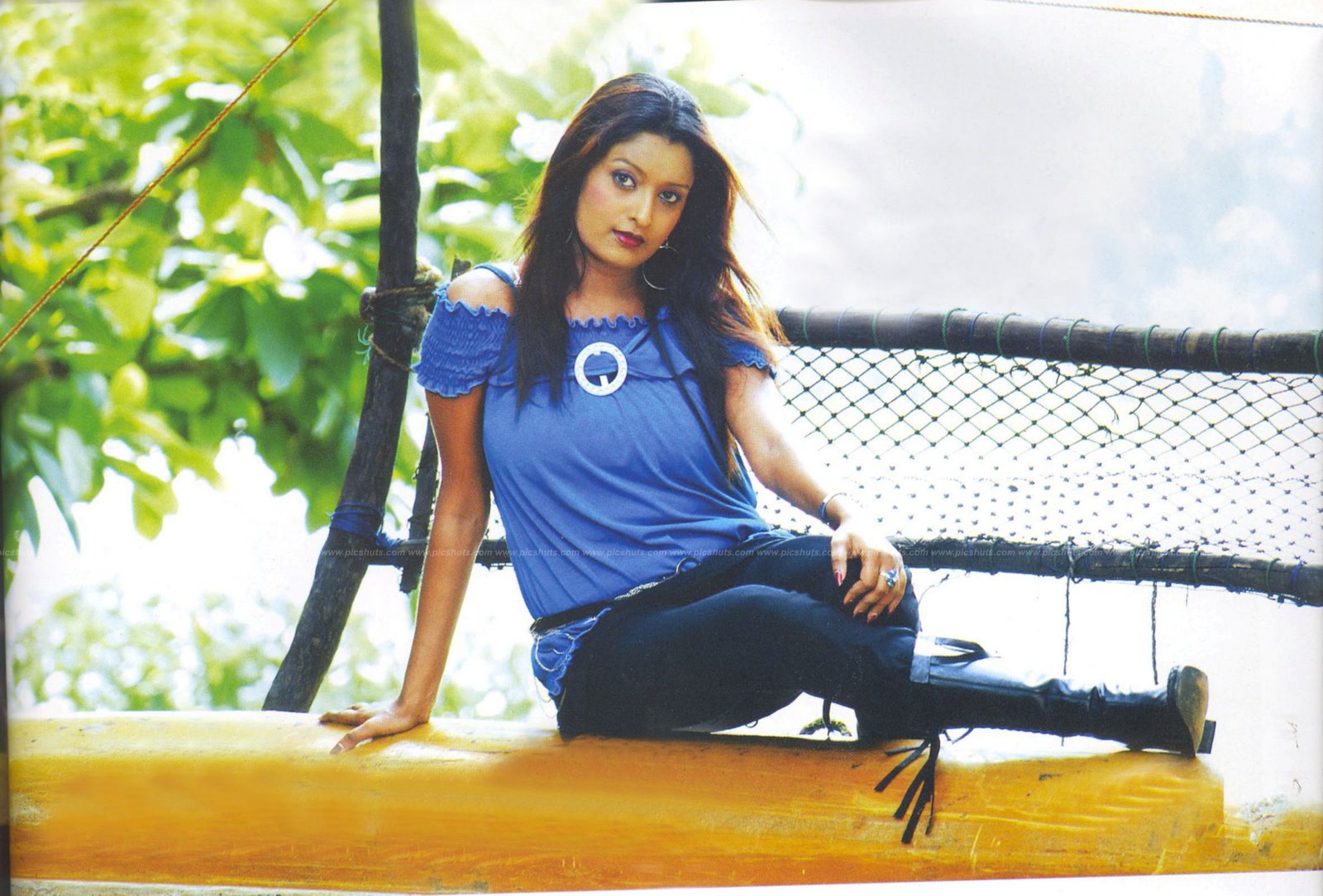 Sri Lankan Actress Model Beautiful Images of Famous Young Female