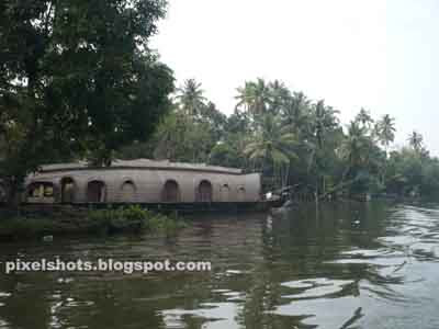 kerala backwaters,kumarakom house boats,boating in vembanad lake,house boat kumarakom,backwater tourism,kerala lakes
