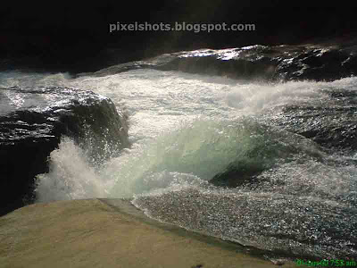 arippara waterfalls and river, iruvanjy river, iruvanjypuzha, calicut tourism spots, kerala rivers, wild river flow