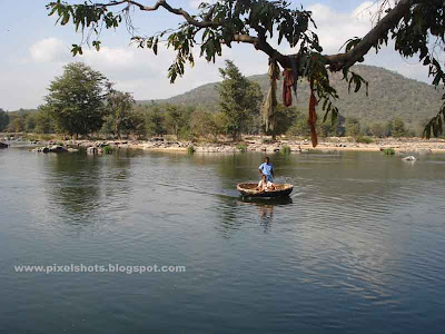 scenic photograph of basketboat moving through kauveri river in hogenakkel