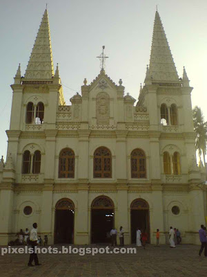 santacruz basilica,ancient church,fort cochin churches,christian pilgrim centres,catholic churches in kerala