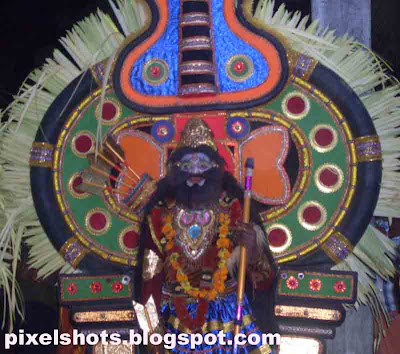 theyyam,kerala-cultural-art-form,ritual-dance-kerala,tribal-folk-dance-kerala,theyyams-dance-of-gods,hindu-god-ritual-dance,kerala-festivals