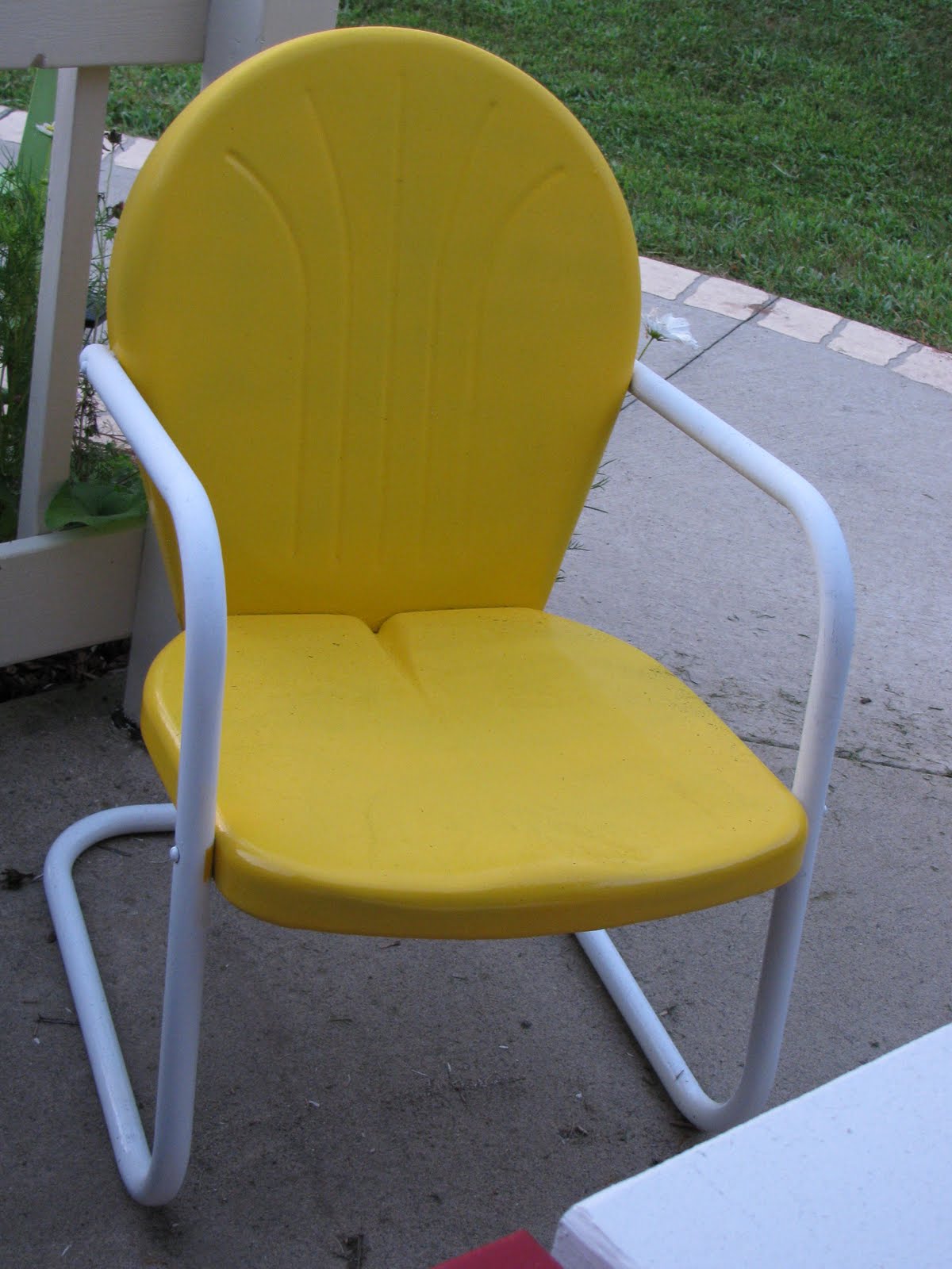 Applestone Cottage: Old Metal Lawn Chairs get a new look!