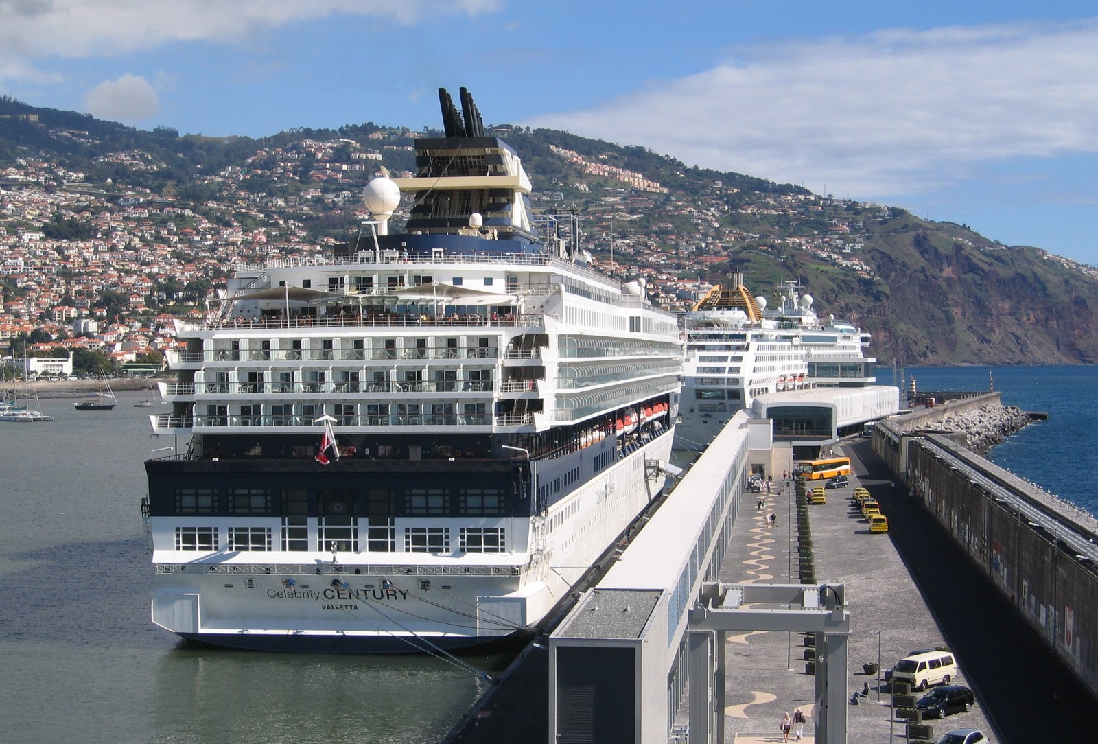 cruise ships in funchal yesterday
