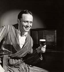 [man+drinking+beer.jpg]