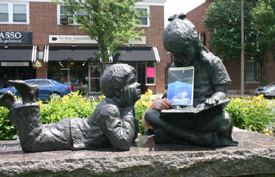 [TheMilesBetweenkidsreadingstatue.JPG]