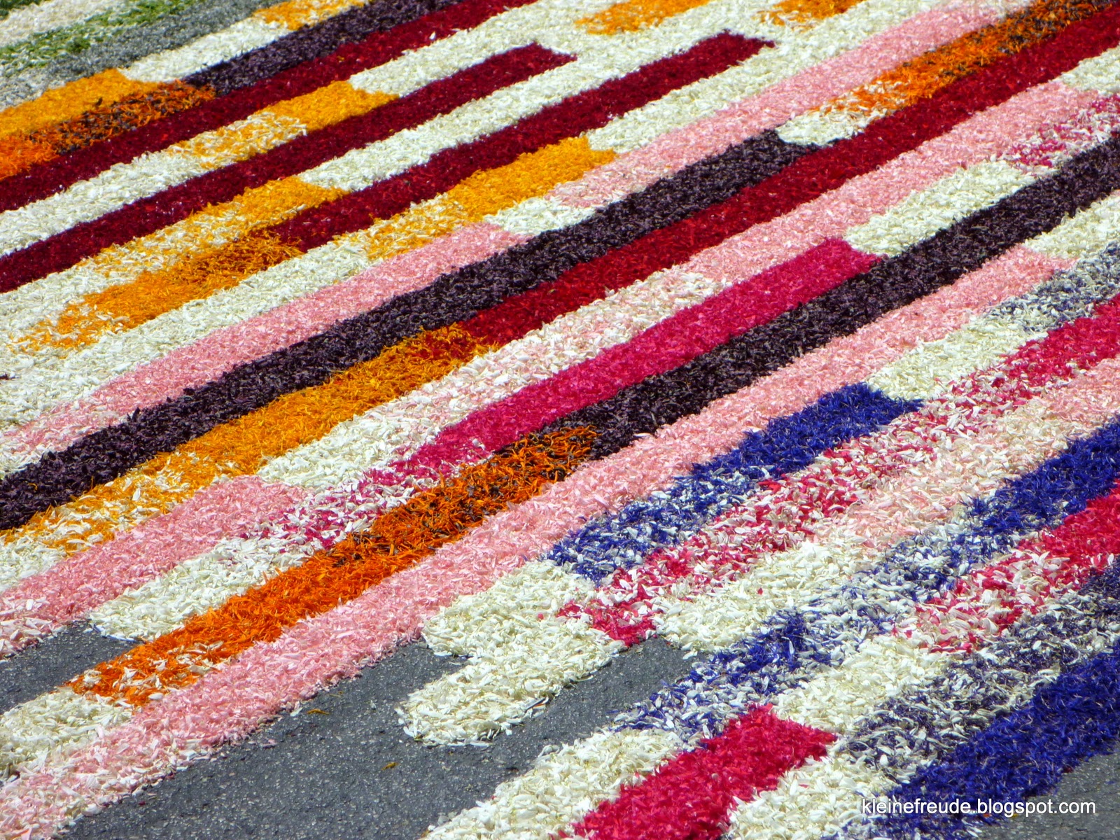 kleine freude Farbige Fäden