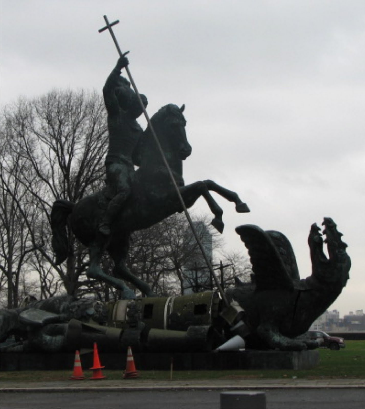 São Jorge no pátio da ONU