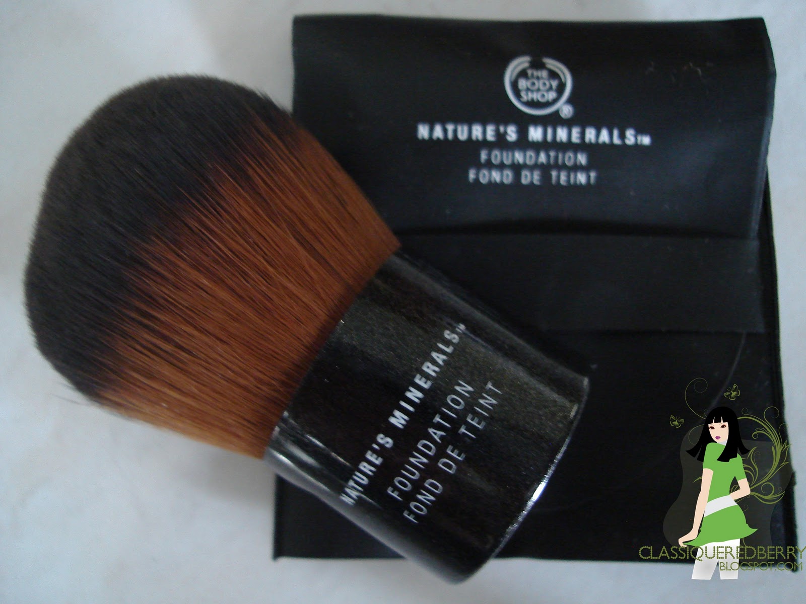 Classique Red Berry Kabuki Brush & Mineralize Skin Finish Natural