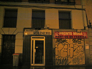 Mármoles Molinero. Una tienda de lápidas en pleno centro de Madrid
