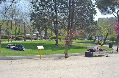 Pobres en los parques de Madrid