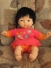 Ta petite poupée asiatique