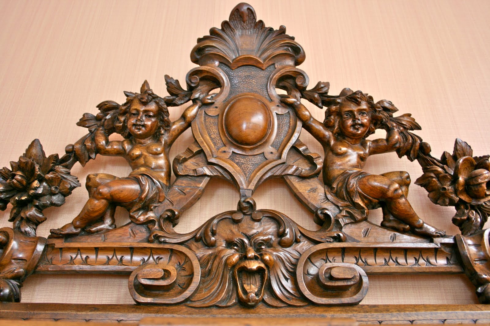 полки в стиле барокко