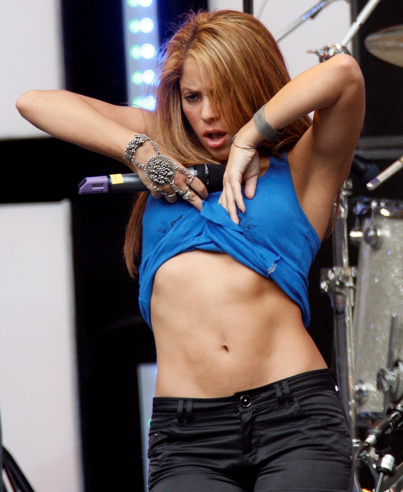 [shakiraliveearth.jpg]