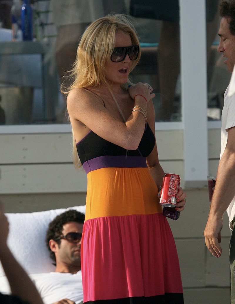 [lohanbeach3.JPG]