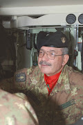 Il Gen. Castagnetti, durante le manovre all'interno di una unità corazzata