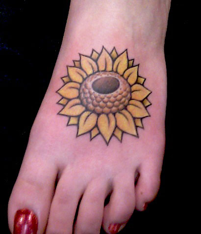 Lady Gaga: sunflower tattoos on foot