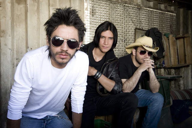 Instinto - Rock Desde sus inicios en el 2002 junto a la primera alineación y bajo el nombre INSTINTO se crea un ambiente musical haciendo covers de artistas como: (La Ley, Soda Stereo, Audioslave, Radiohead, Robi Draco, 3 Doors Down)