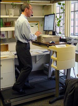 [treadmillworkstation.jpg]