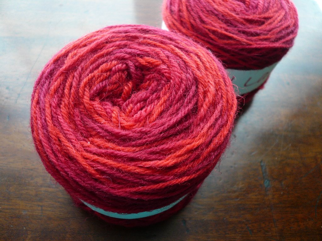 [Yorkshire+Lady+Red+Sock+Wool.JPG]