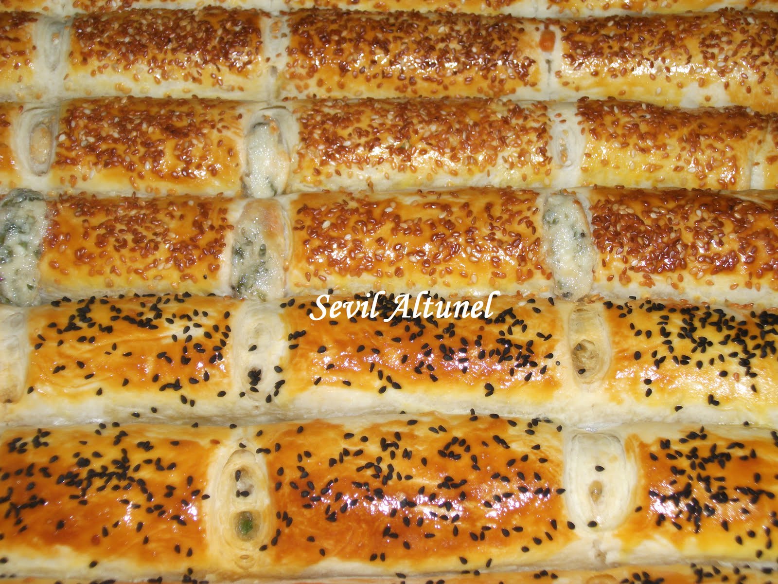 Sevil Altunel PATATESLİ PEYNİRLİ KOL BÖREĞİ