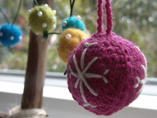 [knittedballs.jpg]