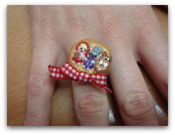 [caperucita+anillo.jpg]