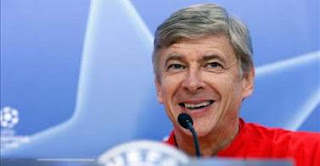 Wenger+press+conf+laughing.jpg