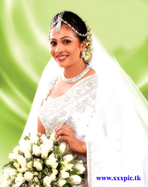 [Kanchana_Mendisz_14.gif]